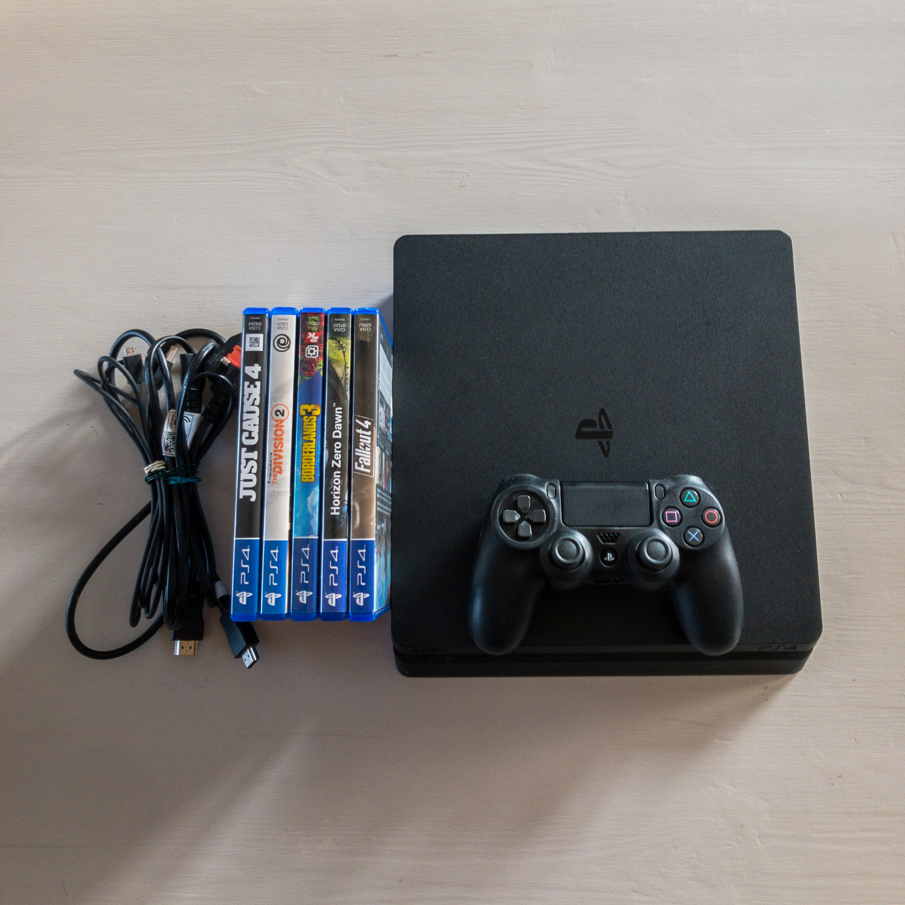 Sony PlayStation 4 Slim 500GB Console - Matte Black / with 5 Games