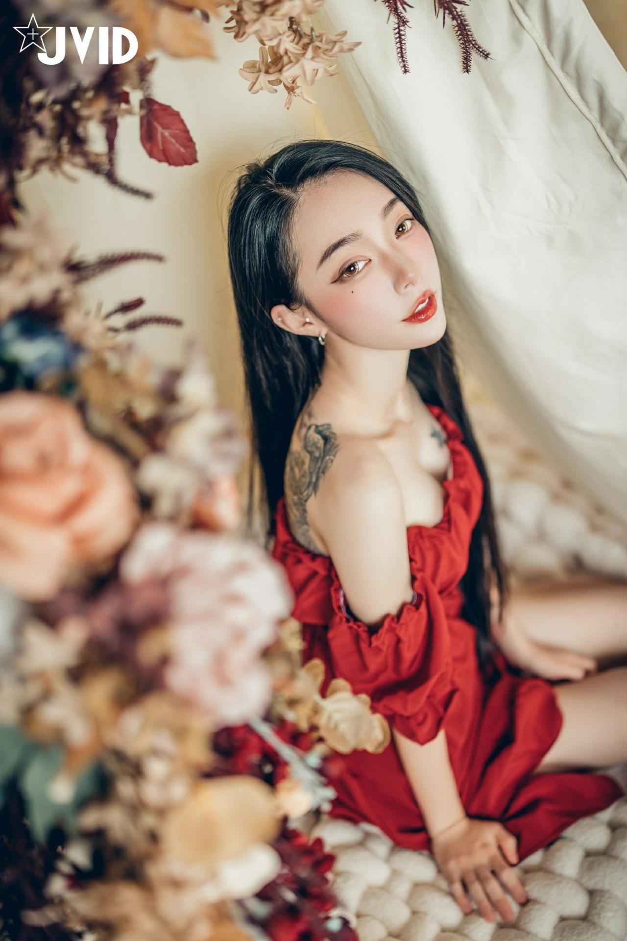 jvid 飄 飄《女神比基尼》美女写真，躺在浴缸场景，尽显性感姿态插图4