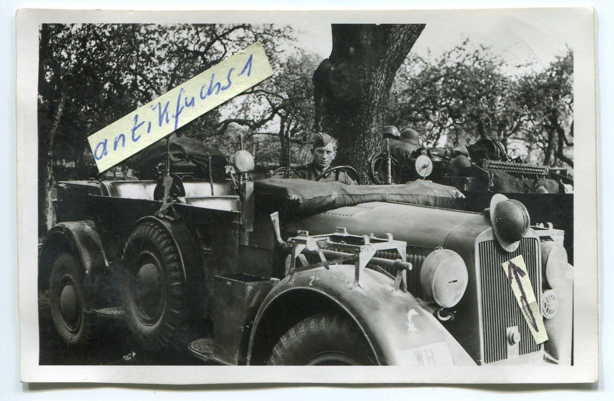 WH-Kübelwagen mit Divisions-Wappen Komet in Belg