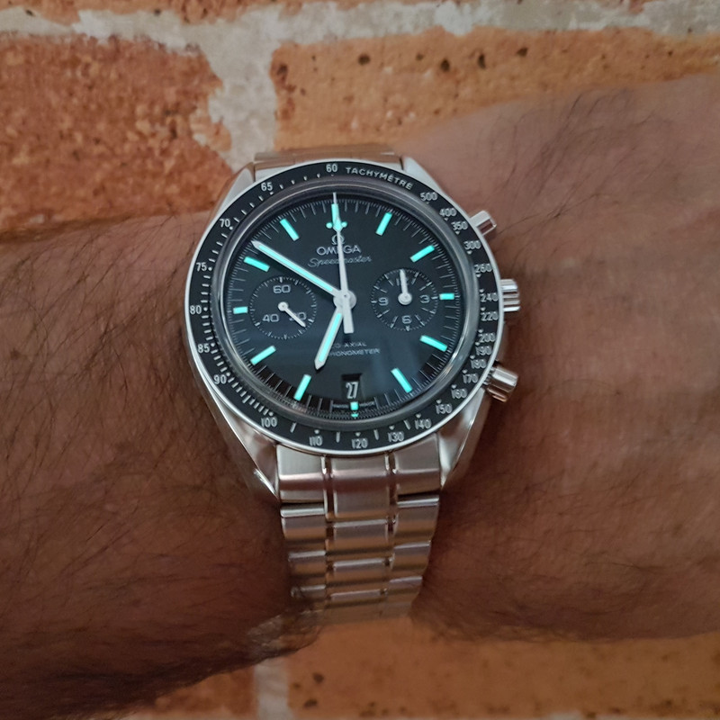 Omega Speedmaster Moonwatch Co-Axial Chronograph 44.25 mm Cal. 9300 (2)