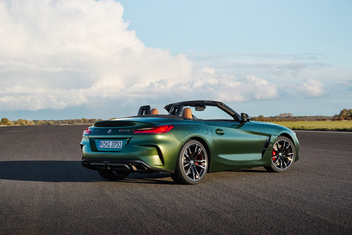 P90535757_highRes_the-bmw-z4-m40i-with