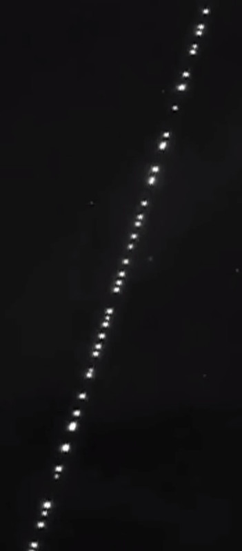 el deploy del tren de sat�lites visto en una <br />noche despejada