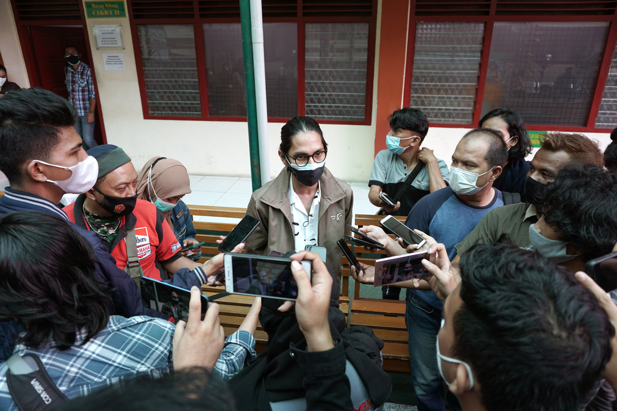 Angga Dwimas Sasongko hadir dalam persidangan 