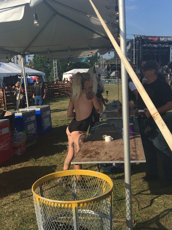 877F6752-BABA-4E3E-935B-93014D4CE6AB