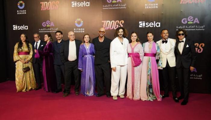 مفتاح الحياة، بدلة البيجاما، وغياب البطلة.. ما لم تره في العرض الأسطوري لفيلم "7 Dogs" بالتجمع