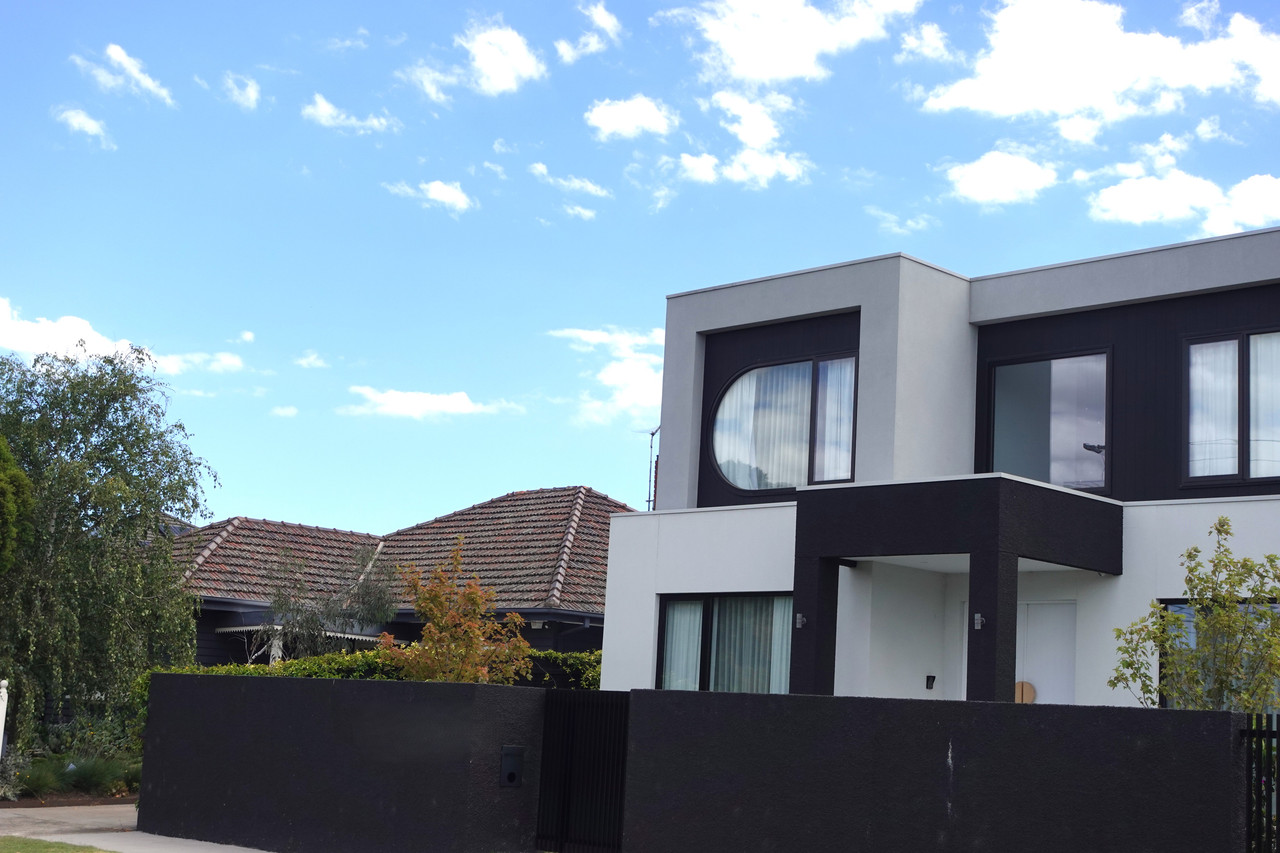 Contrast between houses