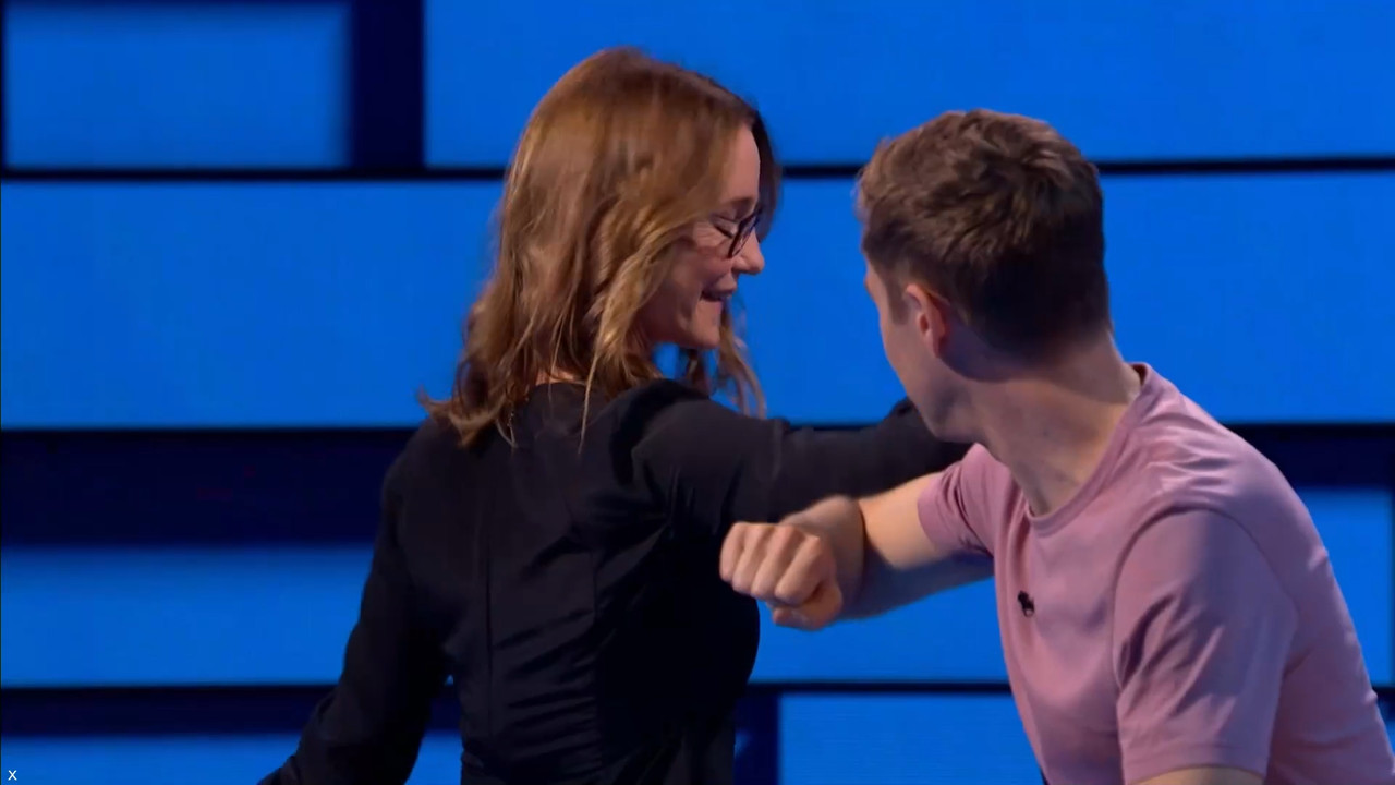 11.22 - 23.00.00 - The Russell Howard Hour. New & Exclusive. Russell ....mts_snapshot_00.45.11.413