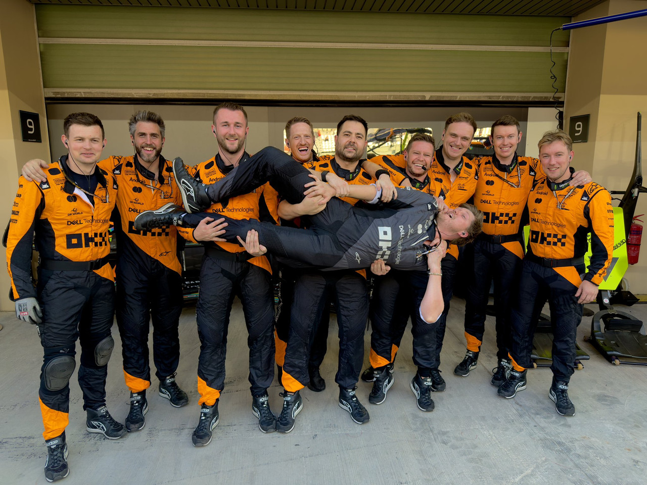 G7k-NVZZX0AAdr-Ds-format-jpg-name-large.