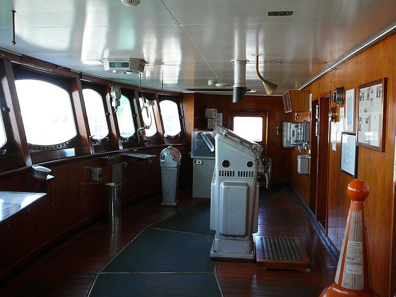 Cap-San-Diego-Ham-Bridge.jpg