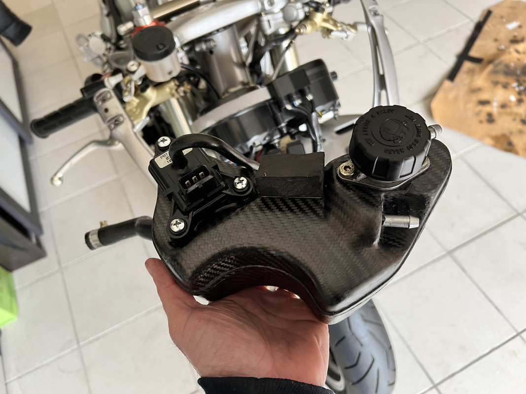 4985AF46-5AF2-45B8-BC47-980E898DAD31