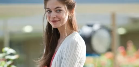 Lio Tipton Girl Showing Boobs in Field With Boyfriend