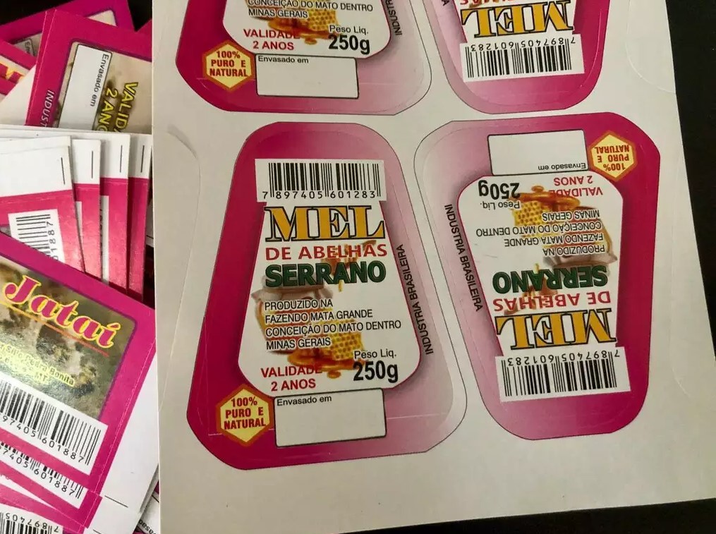 Embalagem da vez indicava produção em Minas Gerais do "Mel Serrano" (Foto: Jessica Fernandes)