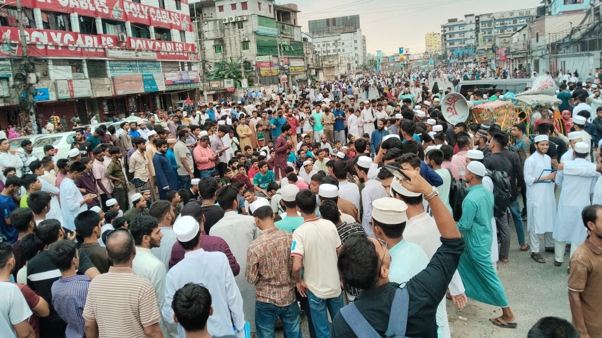 ঢাকা-ময়মনসিংহ মহাসড়ক অবরোধ করে শিক্ষার্থীদের বিক্ষোভ