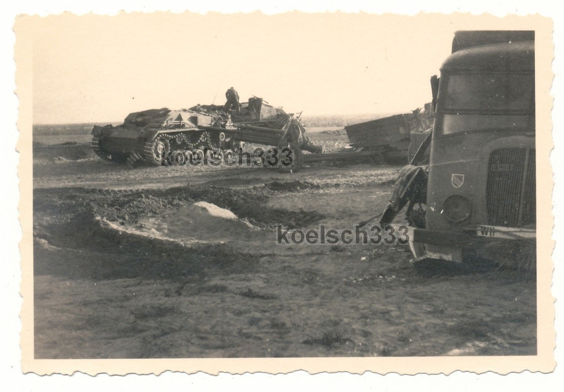Foto Sturmgeschütz Panzer mit Kettenschaden ! Renault Beute LKW 