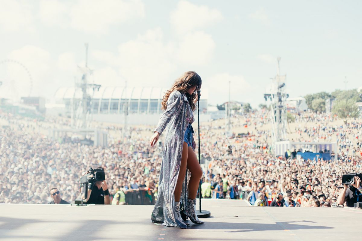 hailee-steinfeld-performs-at-rock-in-rio-lisboa-music-festival-0