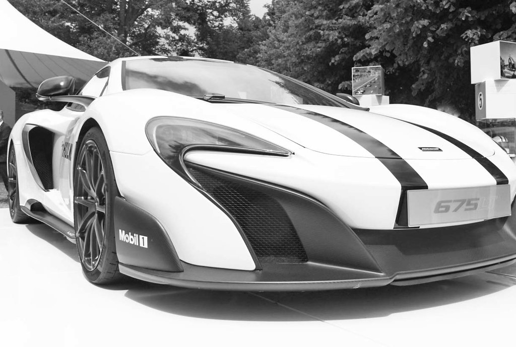 blacknwhite-sports-car.jpg