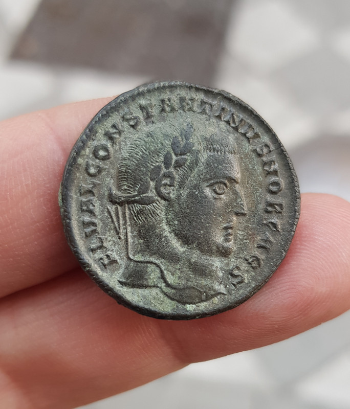 Nummus de Constantino I. GENIO POPVLI ROMANI. Genio a izq. Antioquía 20210429-212753