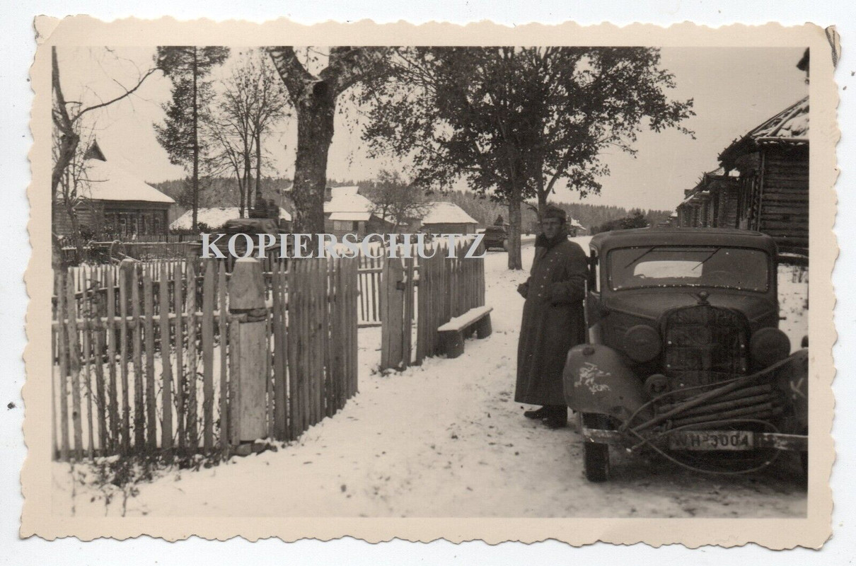 Russland Gehöft Quartier Soldat Winter Uniform SDkfz PKW Kübel Emblem