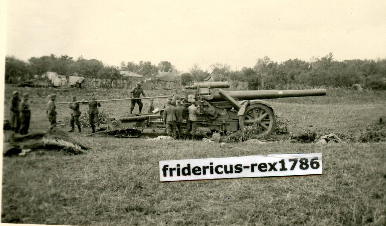 Foto WH Artillerie Abt Ostfront s. Geschütz Feldhaubitze in Feuerstellung1