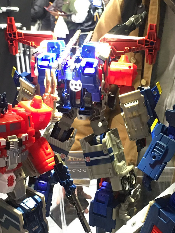 1487469663-c4-bxunueaa1jvm