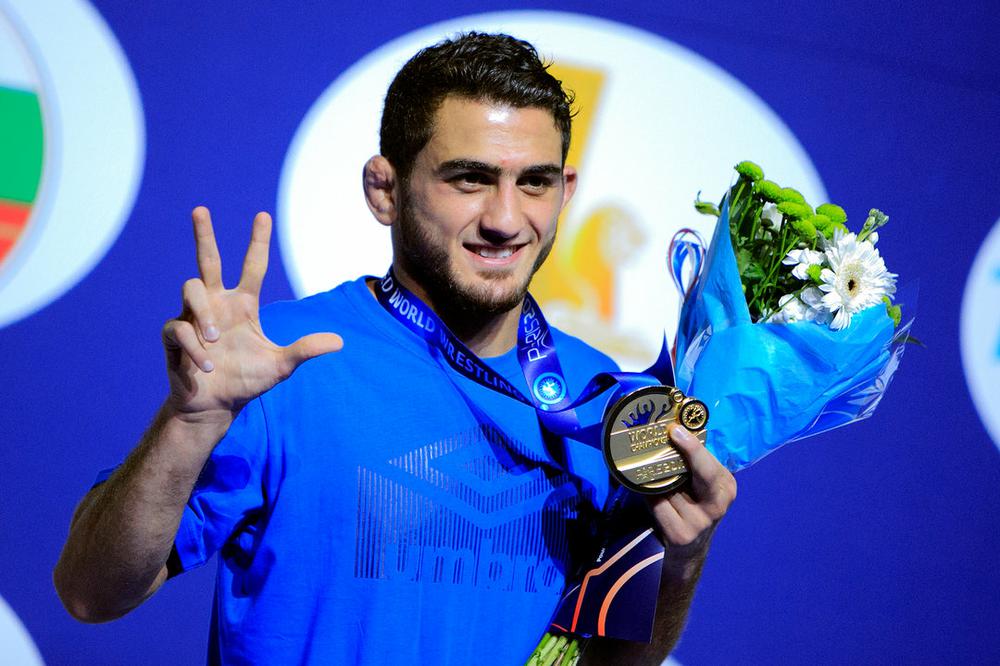 foto-1-three-time-world-champion-haji-al