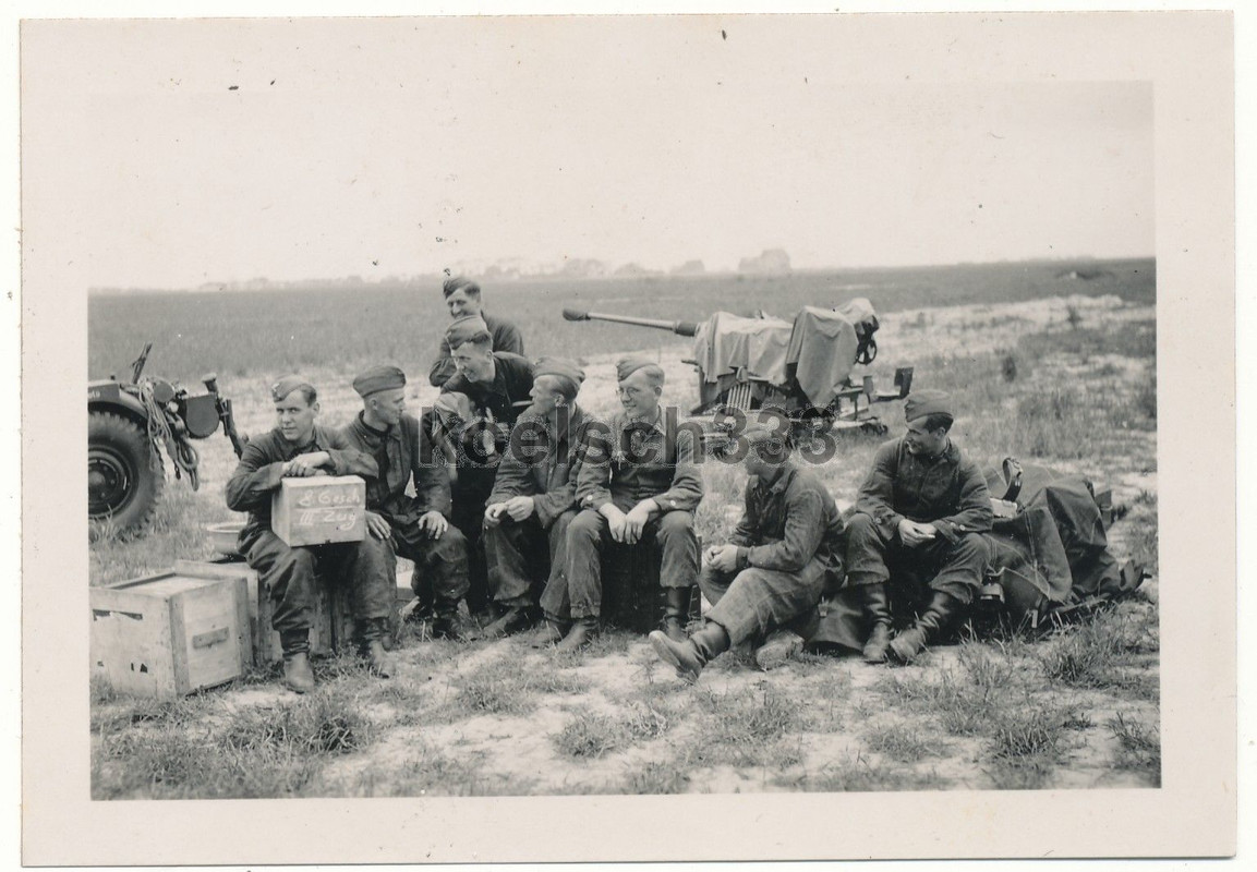 Foto Frankreich Atlantikwall Flak Soldaten 2cm Geschütz Protze Luftwaffe