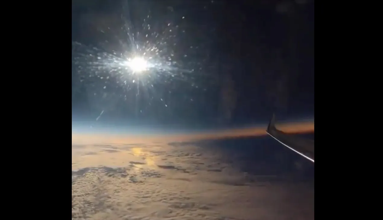 Así se ve un eclipse de sol desde un avión: Video