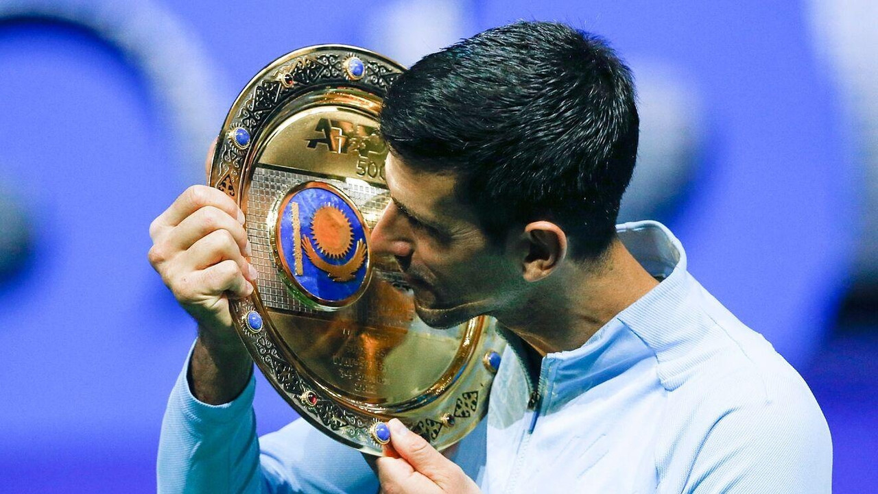 Novak Djokovic derrota a Tsitsipas y se lleva el título en Astana
