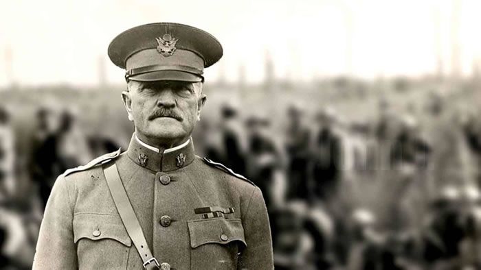 Photographie du 1er Président fédéral Stanislas Asfort, en tenue de Général, en 1922.