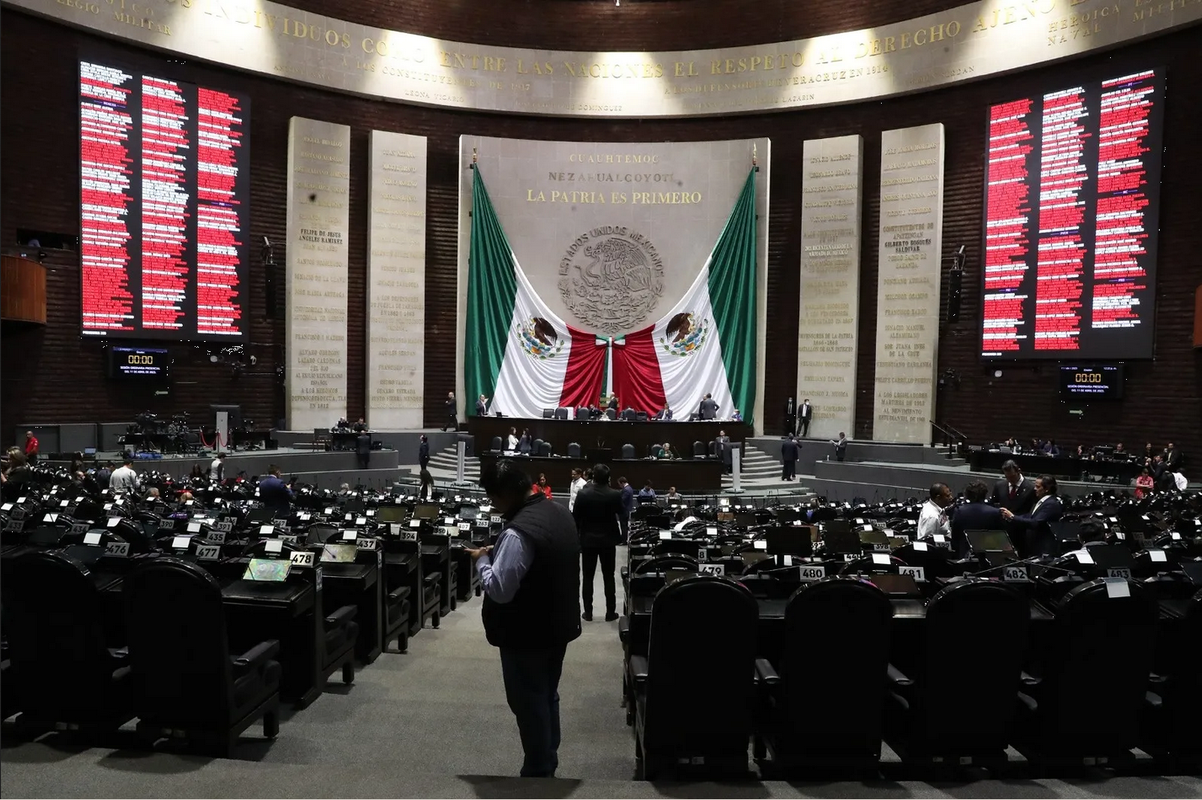 Aprueban en San Lázaro que edad mínima para ser diputado sea 18 años