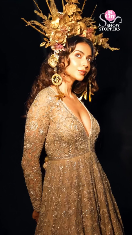 Rakul Preet Singh deep clevage