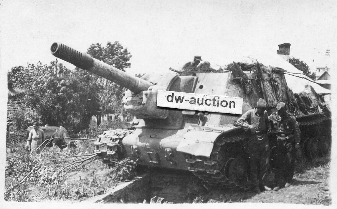 erbeutetes russisches Sturmgeschütz durch schw. 