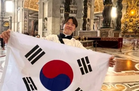 La vocazione sacerdotale del giovane coreano Kang dans Fede, morale e teologia Andrew-Sanguu-Kang-dei-Legionari-di-Cristo-a-tempo-di-GMG