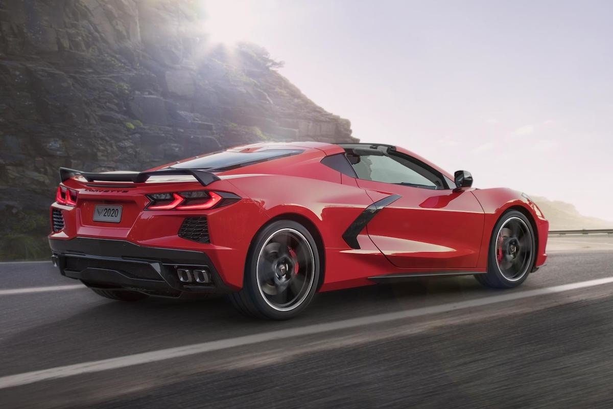 2020-chevrolet-corvette-stingray-001_hd_114400