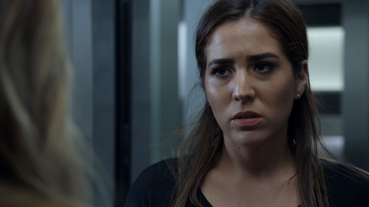 Blindspot.S03E02.Enemy.Bag.of.Tricks.1080p.10bit.BluRay.AAC5.1.HEVC-Vyndros.mkv_snapshot_22.36_[2020