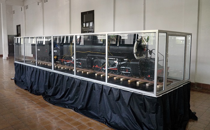 Museum Lawang Sewu menghadirkan miniatur lokomotif terbesar se-Indonesia berbentuk Lokomotif uap DD52 dengan ukuran dimensi panjang 580 cm, lebar 68 cm dan tinggi 90 cm serta total bobot 200 kg.