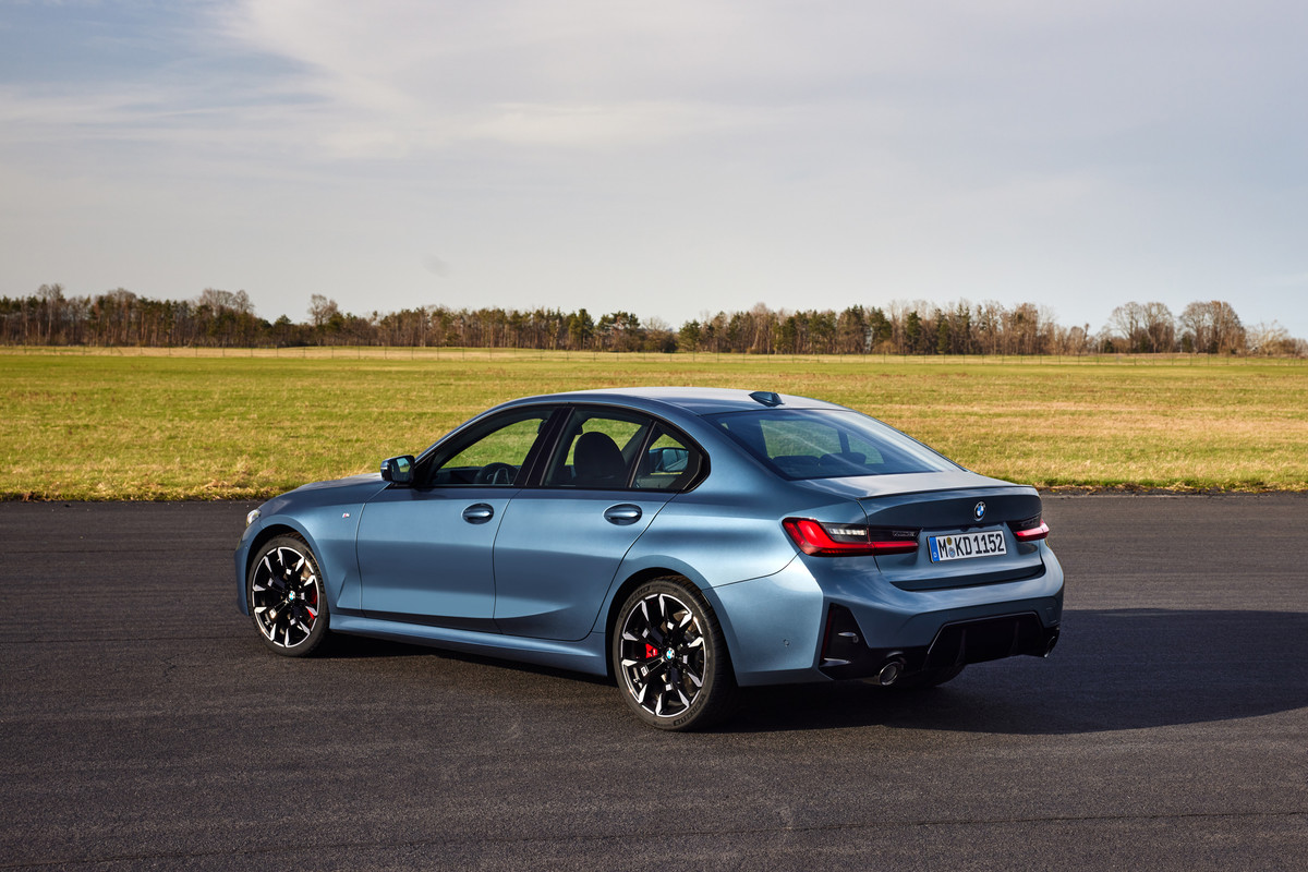 P90549634_highRes_the-new-bmw-330i-sed