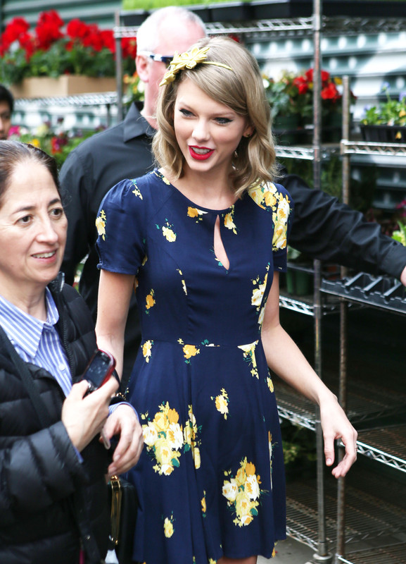 Taylor_Swift_NYC_04.22.14_01