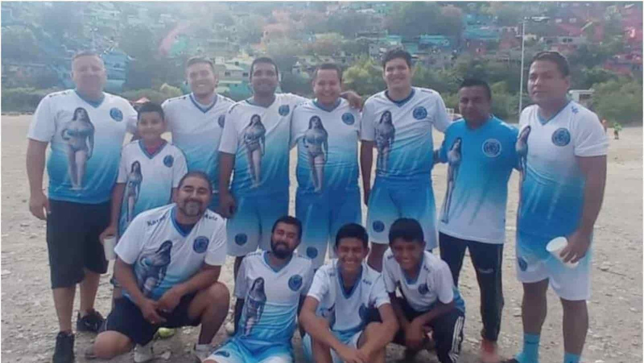 Karely Ruiz: Equipo de futbol estrena jersey con imagen de la influencer