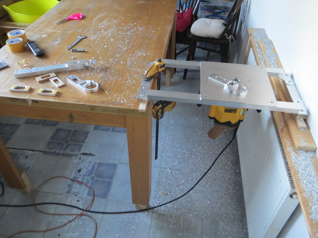 DeWalt DW625E  Router & Table