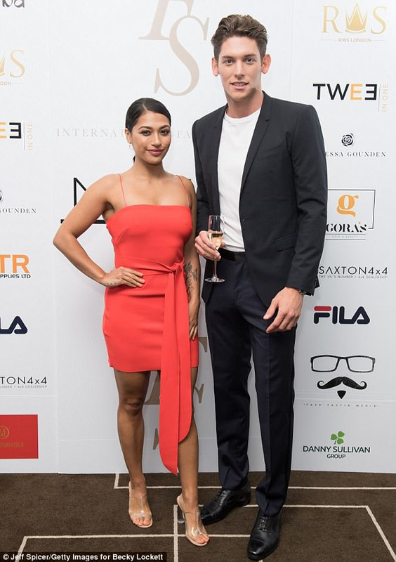 4CA2281E00000578-5773397-image-m-101_1527289153619