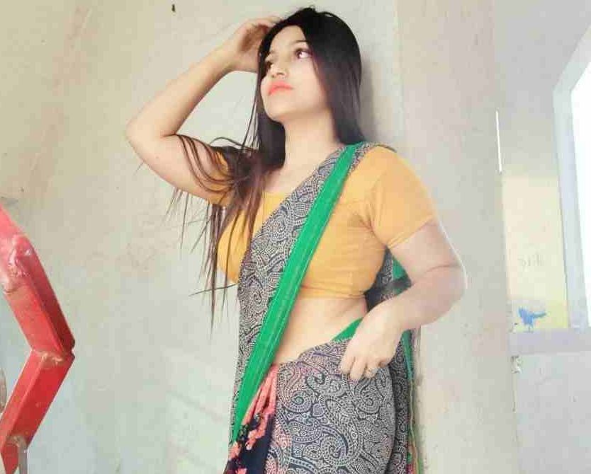 Charming girl desi live shoing her boobs exclusive viral video
