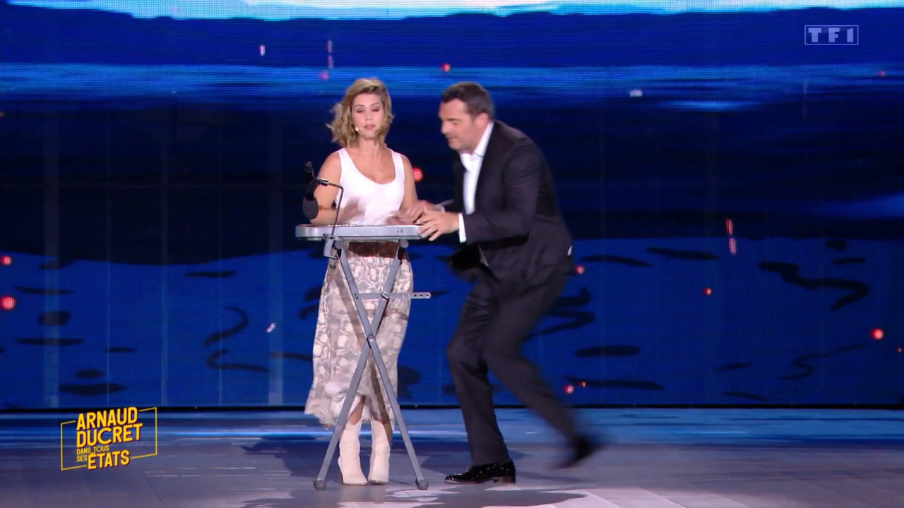 2022-08-16_21_10_TF1_Arnaud-Ducret-dans-tous-ses-etats.mp4_snapshot_01.29.20.111