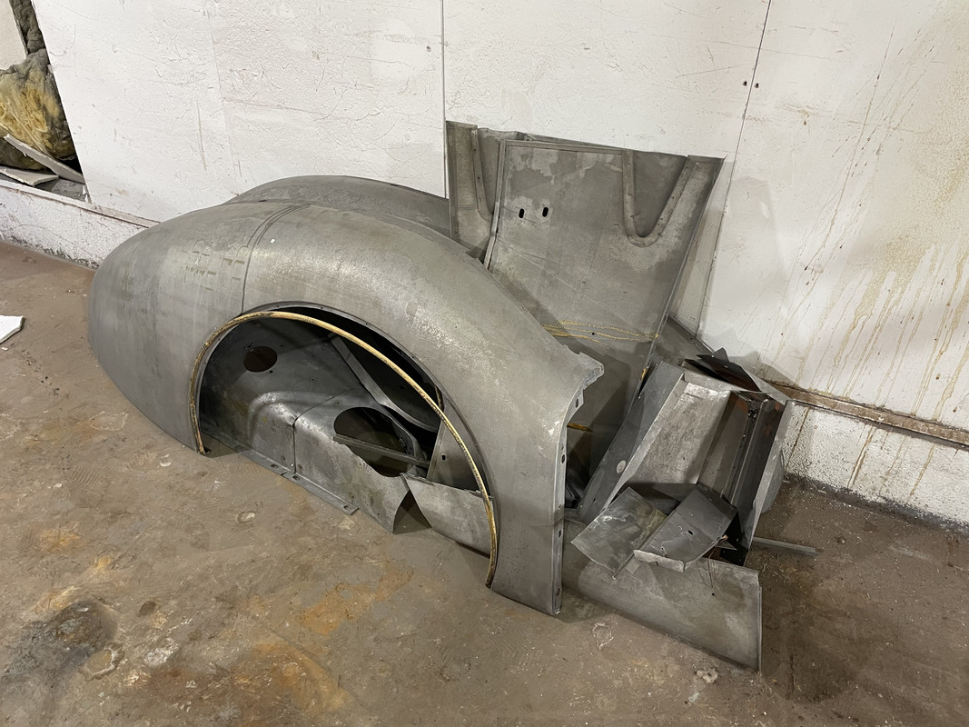 0CC995CE-A62B-4D50-BAD8-AEC6A9FA5D5A