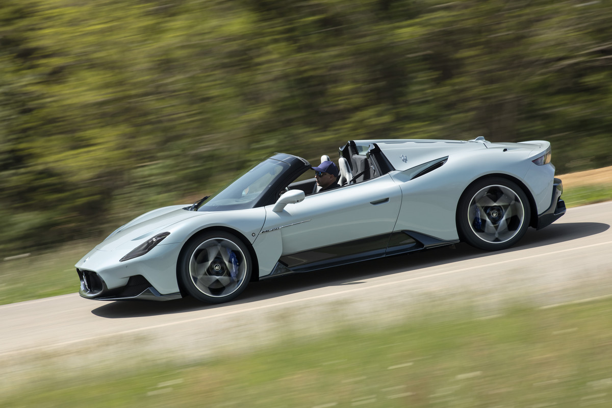 Maserati_MC20_Cielo_dynamic(6)
