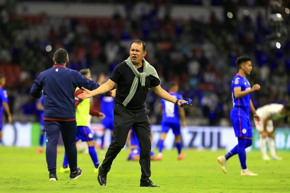 Juan Reynoso deja de ser técnico de Cruz Azul