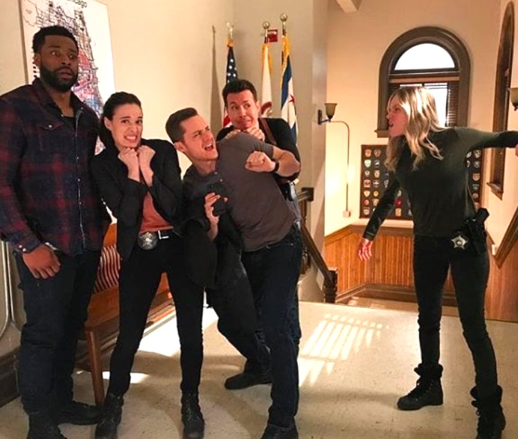 Missing their goofy BTS pics : r/ChicagoPD
