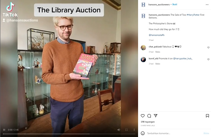 Novel Harry Potter edisi pertama yang langka telah terjual di lelang seharga 89.996 USD atau setara Rp 1,3 miliar.