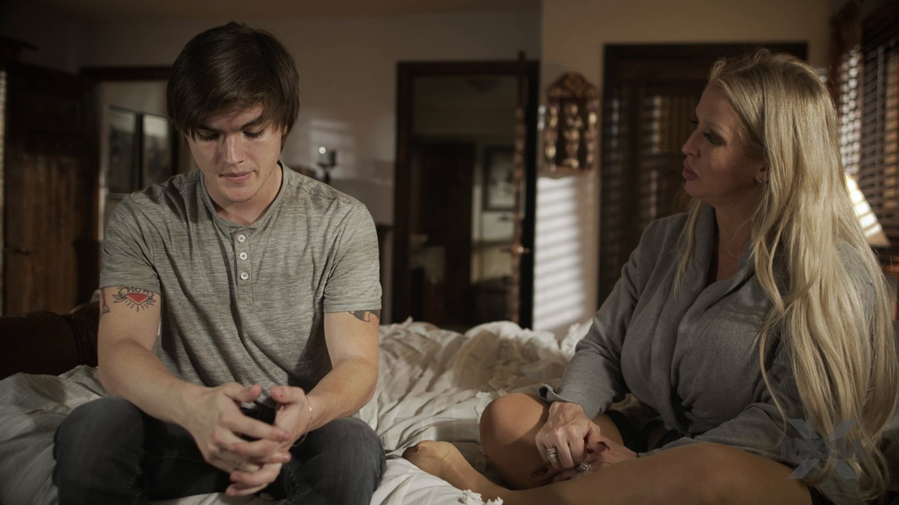 Alura Jenson - Helping Out Mom Pt 2 - MISSAX.mp4.0002