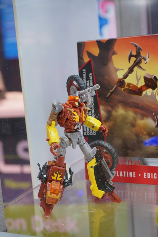 SDCC-2016-Transformers-Generations-018
